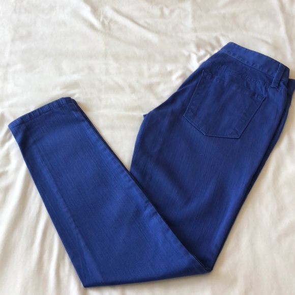 Lighter blue jeans - Picture 1 of 3